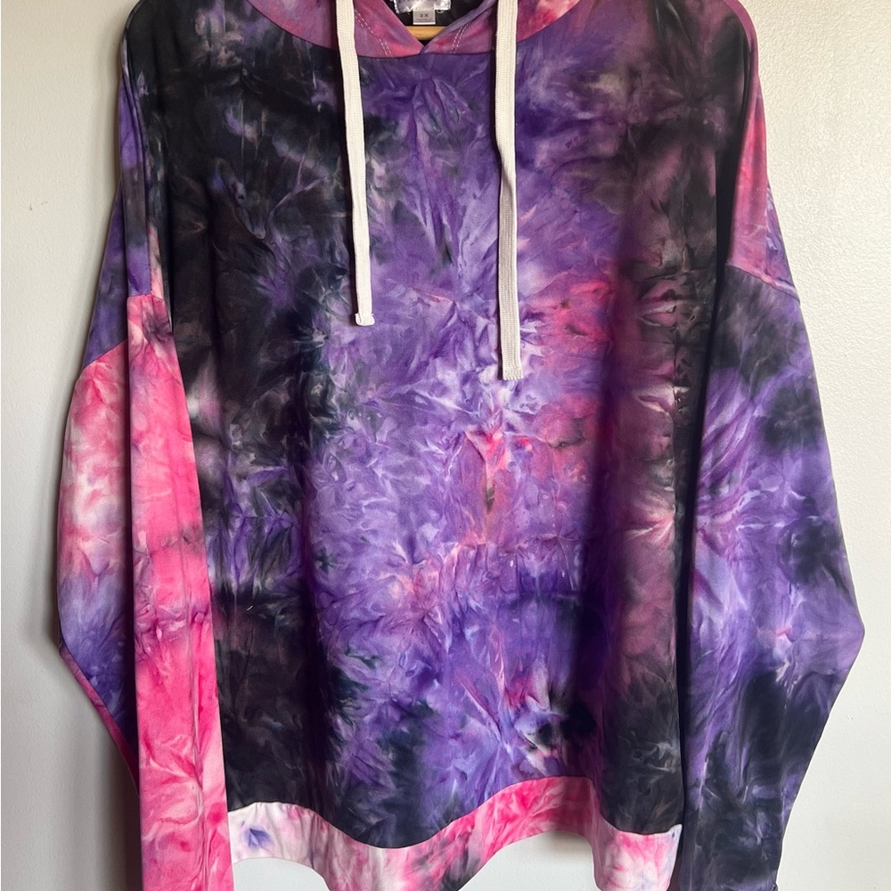 Lightweight Cotton Tie-Dye Hoodie in Purple and Pink